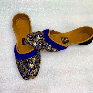 Blue Fuzzy Shiny Indian Flats US 6